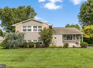 1072 Anthony Wayne Dr, Warminster, PA 18974