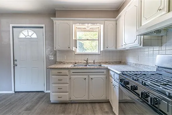 3721 Parkwoods Ln — Photo 24
