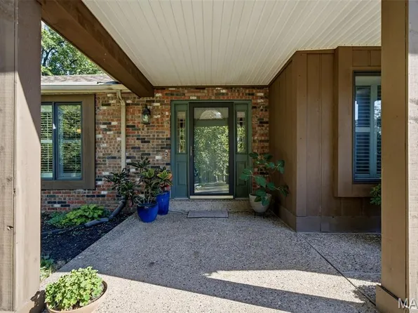 1743 Lynkirk Ln, Saint Louis, MO 63122