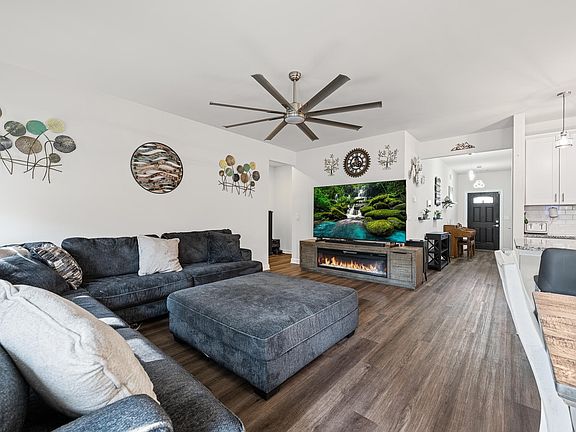 4th image of 297 Lavinia Cir