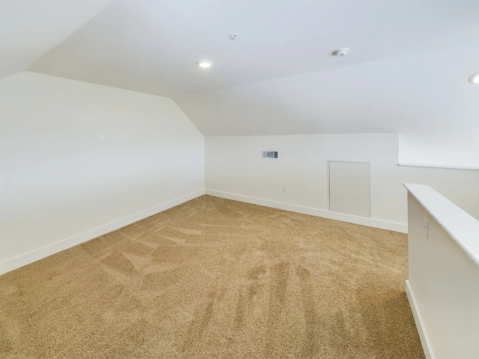 2 bed, 1390 sqft, $2,019 — Photo 4