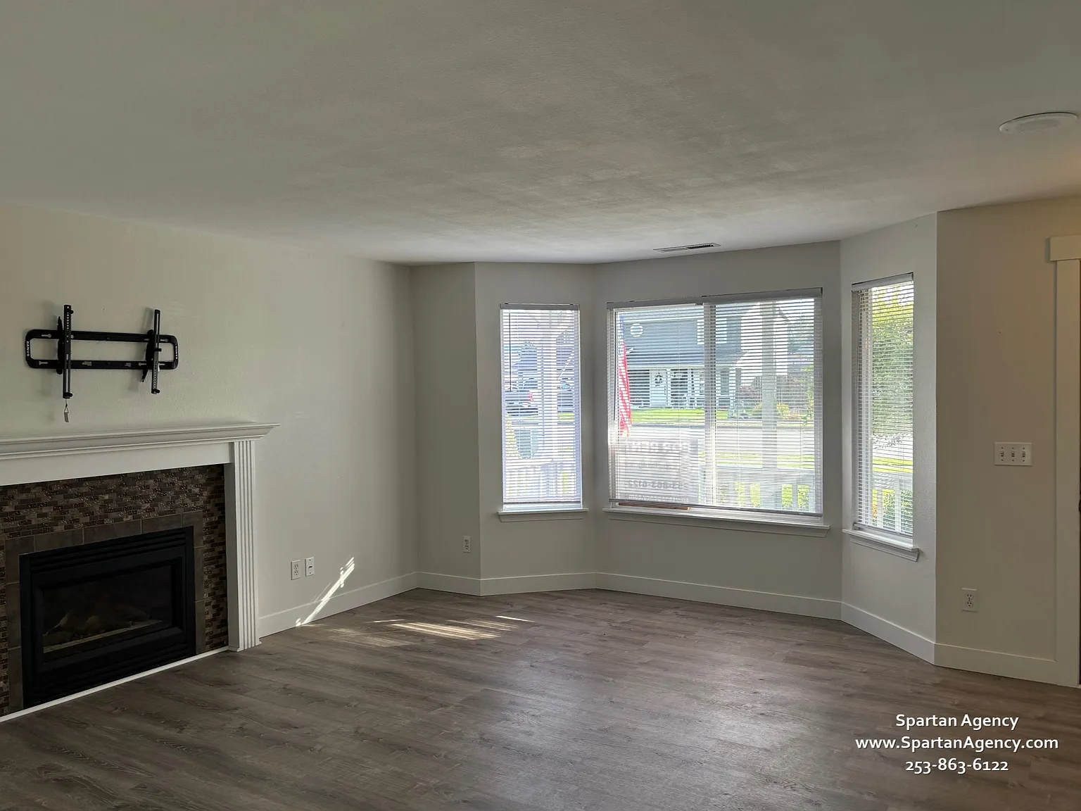 3 bed, 1.5 bath, 1092 sqft, $2,600 — Photo 2