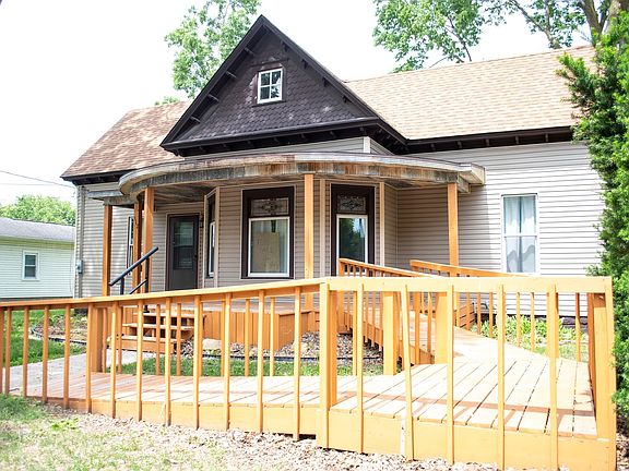 2nd image of 517 Main St