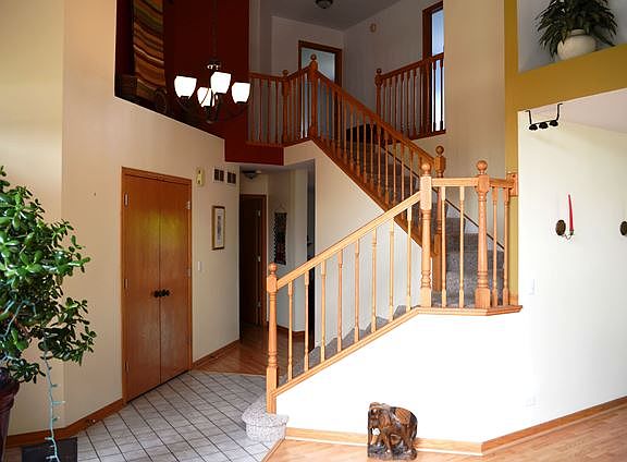 3rd image of 542 Fairfax Ln