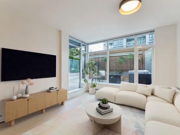 1320 Chesterfield Ave #306, North Vancouver, BC V7M 0A6