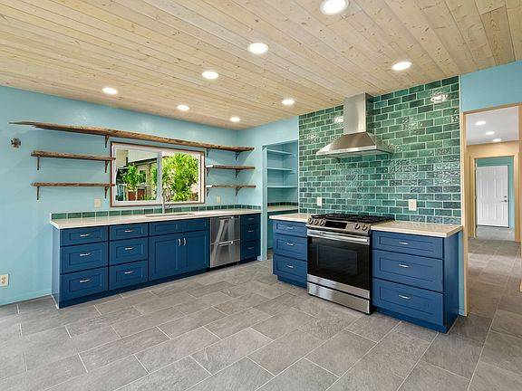 2nd image of 408 Molo St