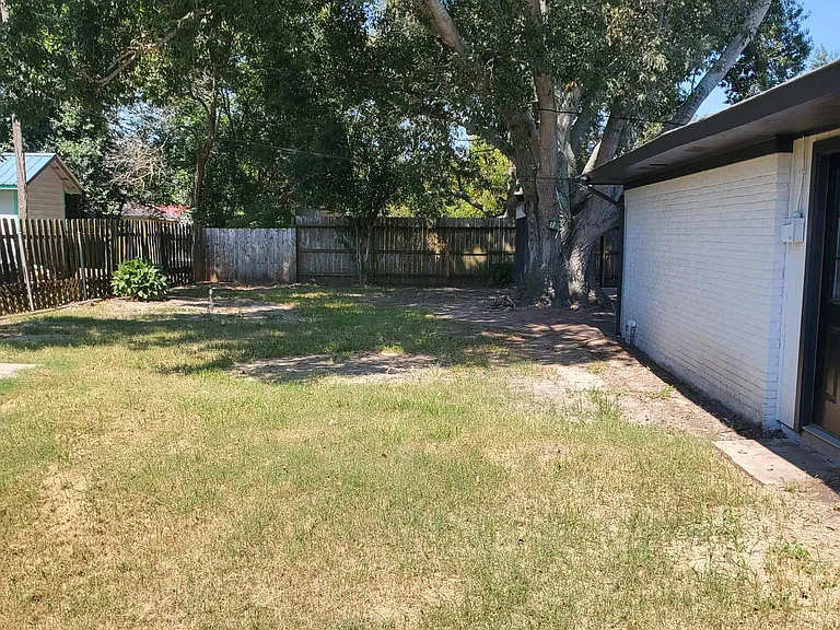101 Lindsey Ave — Photo 29