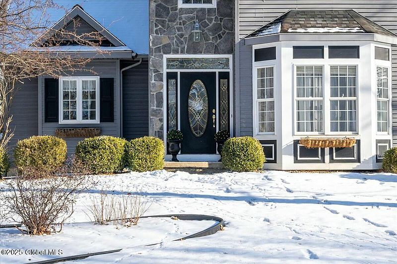 4th image of 6 Arrowhead Road