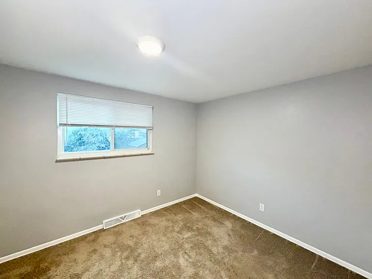 387 S Queen Cir — Photo 12