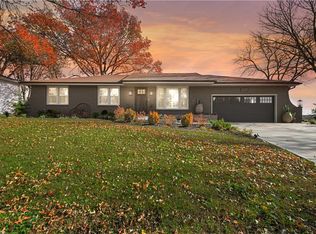 8555 Wycoff Dr, De Soto, KS 66018