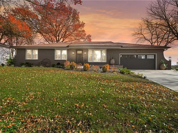 8555 Wycoff Dr, De Soto, KS 66018