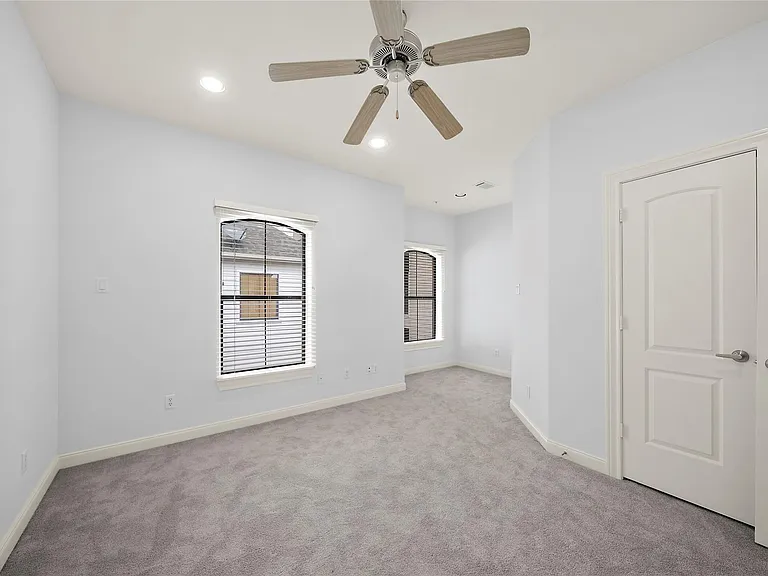 202 McGowen St #F — Photo 17