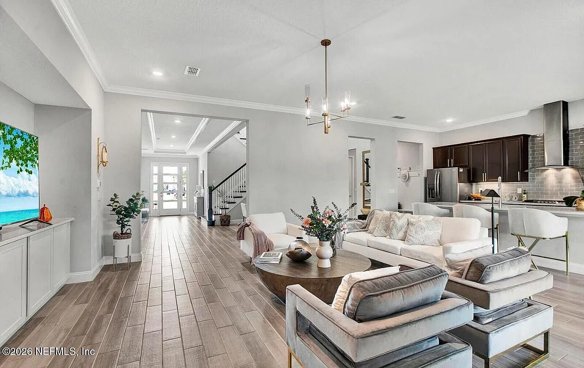 4 bed, 3.0 bath, 3385 sqft, $5,000 — Photo 4