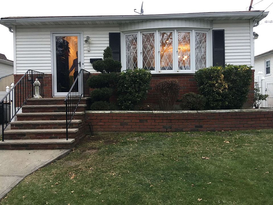 1st image of 471 King St