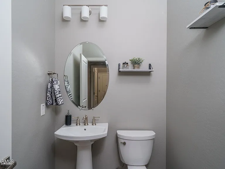 12329 S 179th Ave — Photo 32