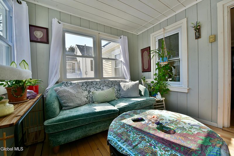 3rd image of 27 Sidney Avenue