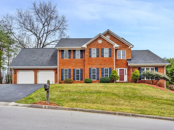 6301 Roselawn Court Dr, Roanoke, VA 24018