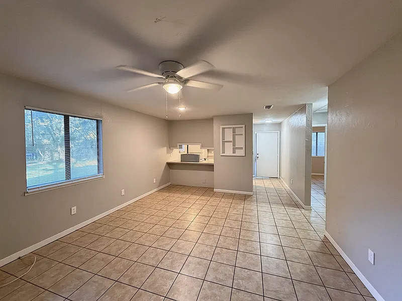 2 bed, 1.0 bath, 828 sqft, $1,125 — Photo 4