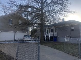 81 Salisbury St, Fall River, MA 02724