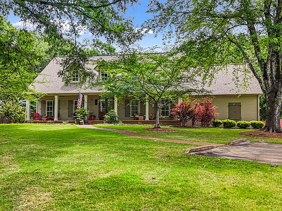 2nd image of 2924 Lakeshire Dr