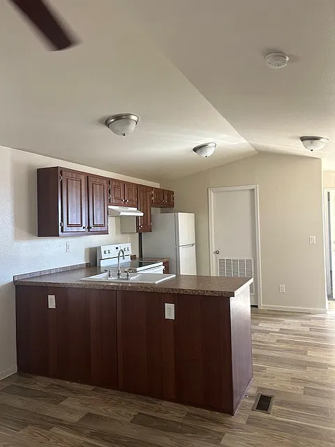 2 bed, 840 sqft, $1,299 — Photo 2