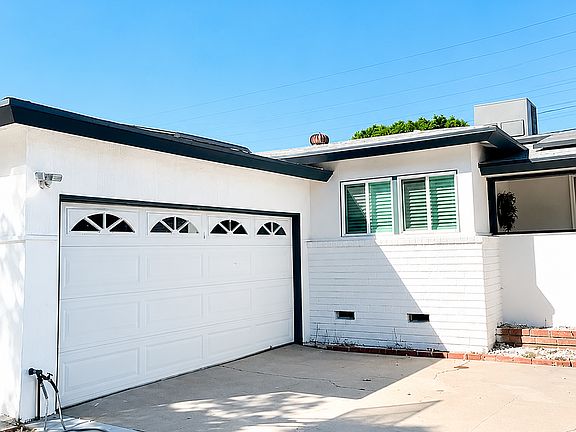 4th image of 9362 Nagle Ave