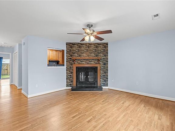 4th image of 18 Parkway Dr