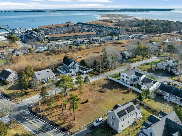 94 Circuit Avenue, Hyannis, MA 02601