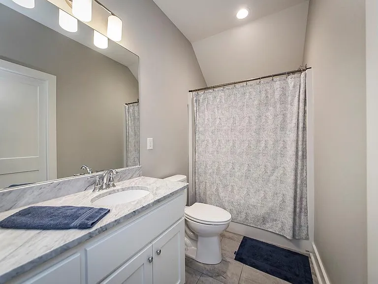 1607 N University Ave — Photo 24
