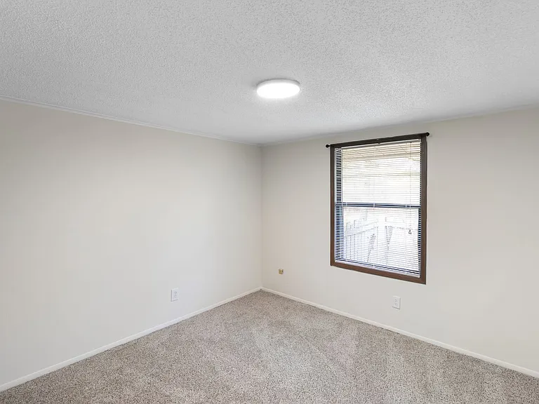 1373 Montgomery Ct — Photo 14