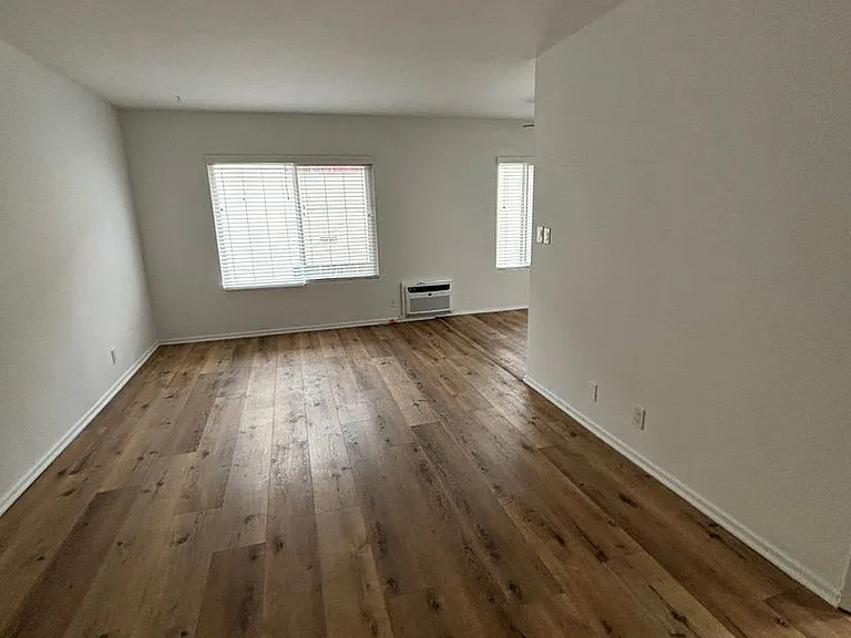 334 S. Hobart Blvd — Photo 14