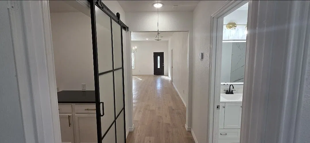 3 bed, 1500 sqft, $1,550 — Photo 2