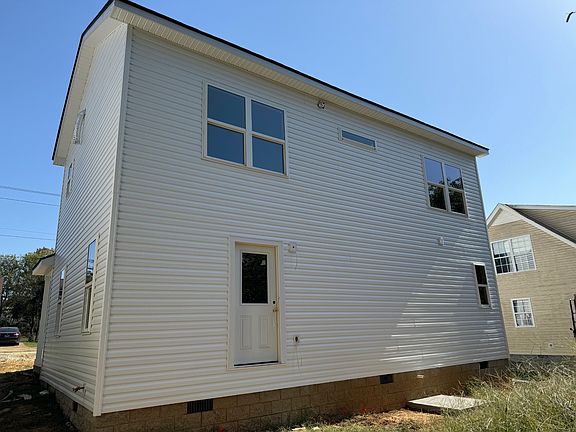 2nd image of 3329 Moorewood Dr