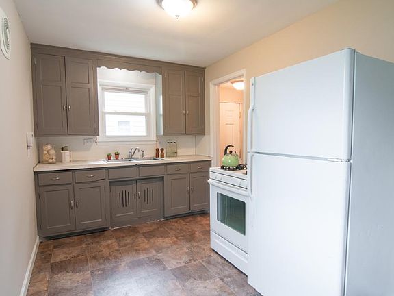 3rd image of 4924 Aldrich Ave N