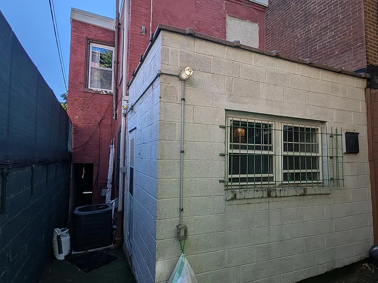 1130 Earl St — Photo 22
