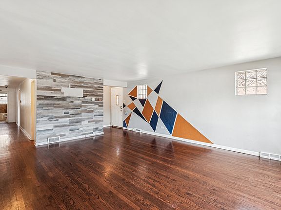 4th image of 8952 S King Dr