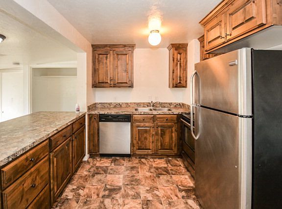 5th image of 980 E Elva St