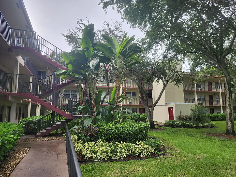 200 SW 132nd Way #105L