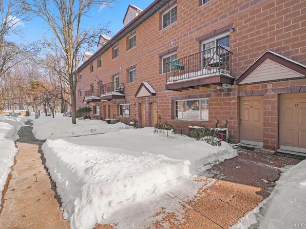 29 Klint Court, Nanuet, NY 10954