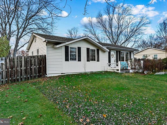 3rd image of 218 Austin Dr