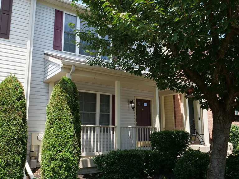 55 Mabel Ln — Photo 3