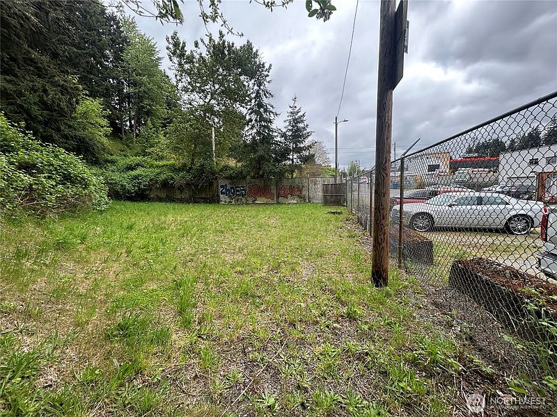 2nd image of 6325 xx Evergreen Way