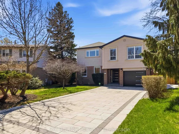 2711 Spruce Needle Ct, Mississauga, ON L5L 1N2