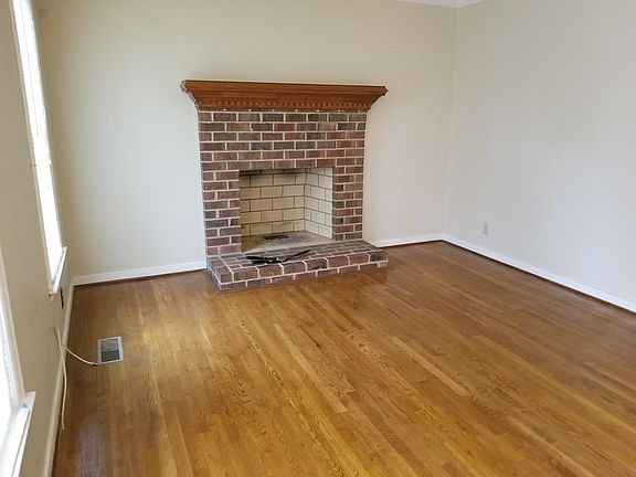 3rd image of 2409 Sunset Hills Ter