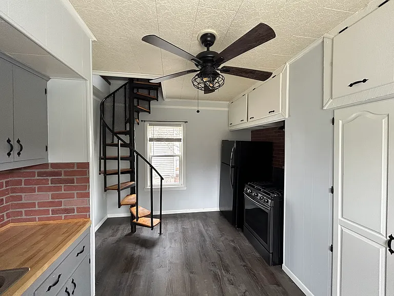 100-102 Hood St #1 — Photo 9
