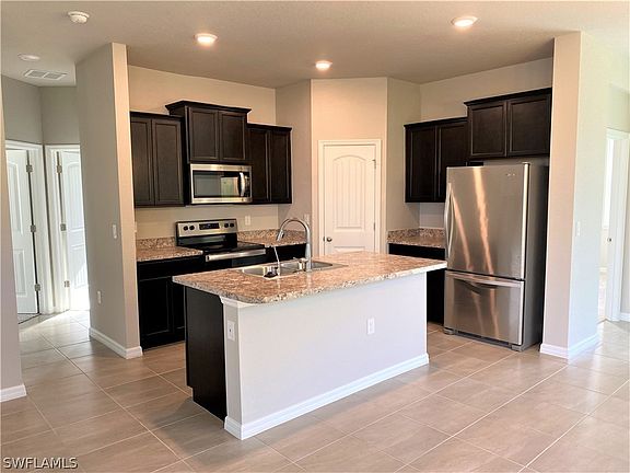 3rd image of 1524 NE 34th Lane Cpe