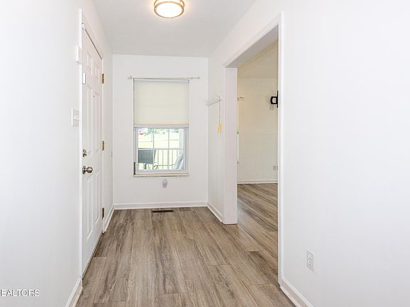 5th image of 4304 Lorena Ln
