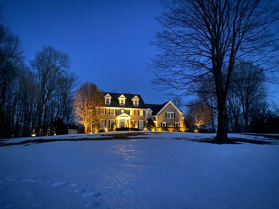 2nd image of 12 Oak Knoll Rd