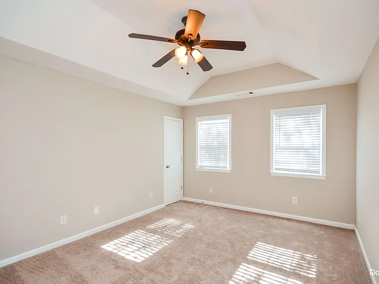 300 Claremont Dr — Photo 13