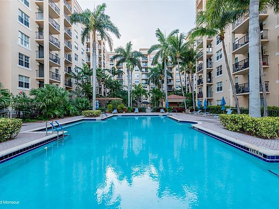 3rd image of 1801 N Flagler Dr APT 128